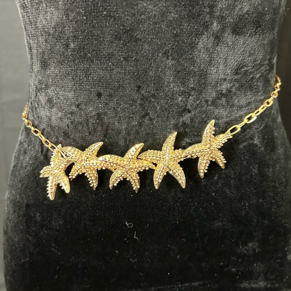 PrettyLittleThing Gold Starfish Bellychain One Size